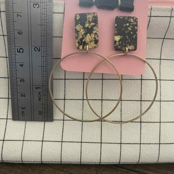 5/$30 ACCESSORIES BUNDLE Black & Gold Speckle Hoops Earrings with Stud Backing - Picture 3 of 4
